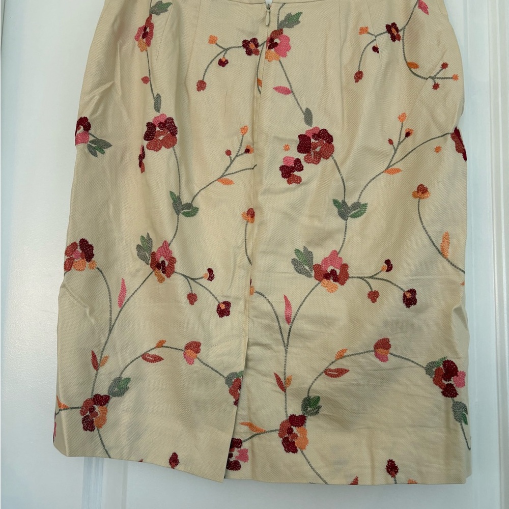 LOFT Women 4 Petite Floral Embroidered Ivory Cotton Silk Twill Knee Length Skirt - Picture 3 of 8